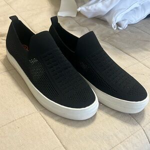 Steve Madden black slip on